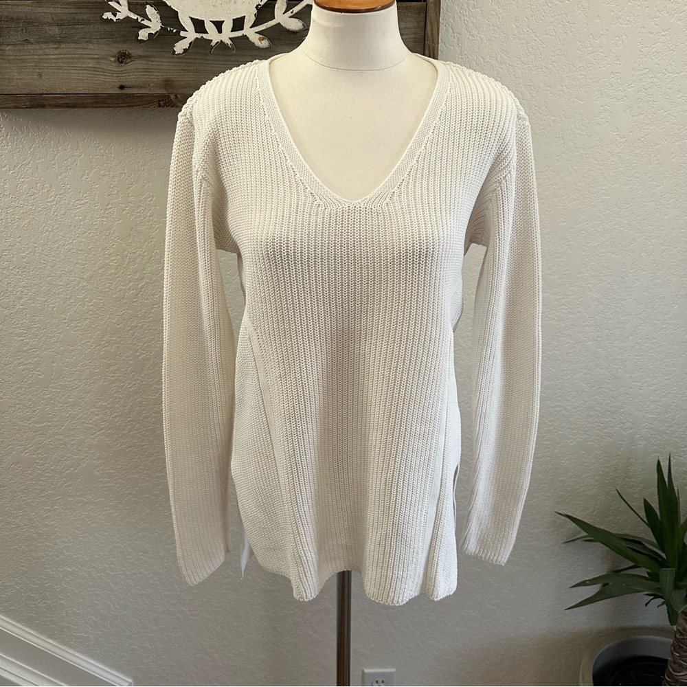 Athleta Women's Cream v-neck Sweater Ladies size M